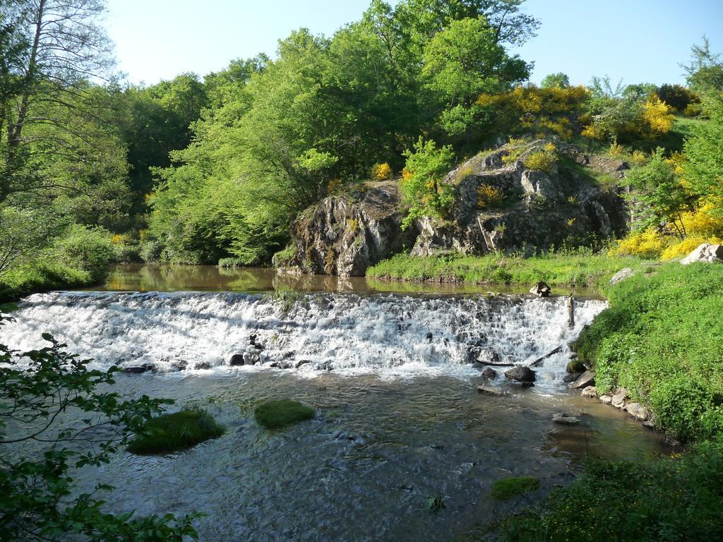 Le Moulin Berthon Panzió Vernusse Kültér fotó