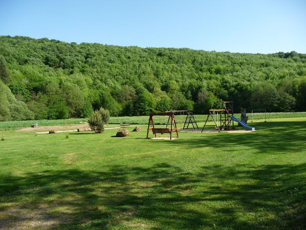 Le Moulin Berthon Panzió Vernusse Kültér fotó